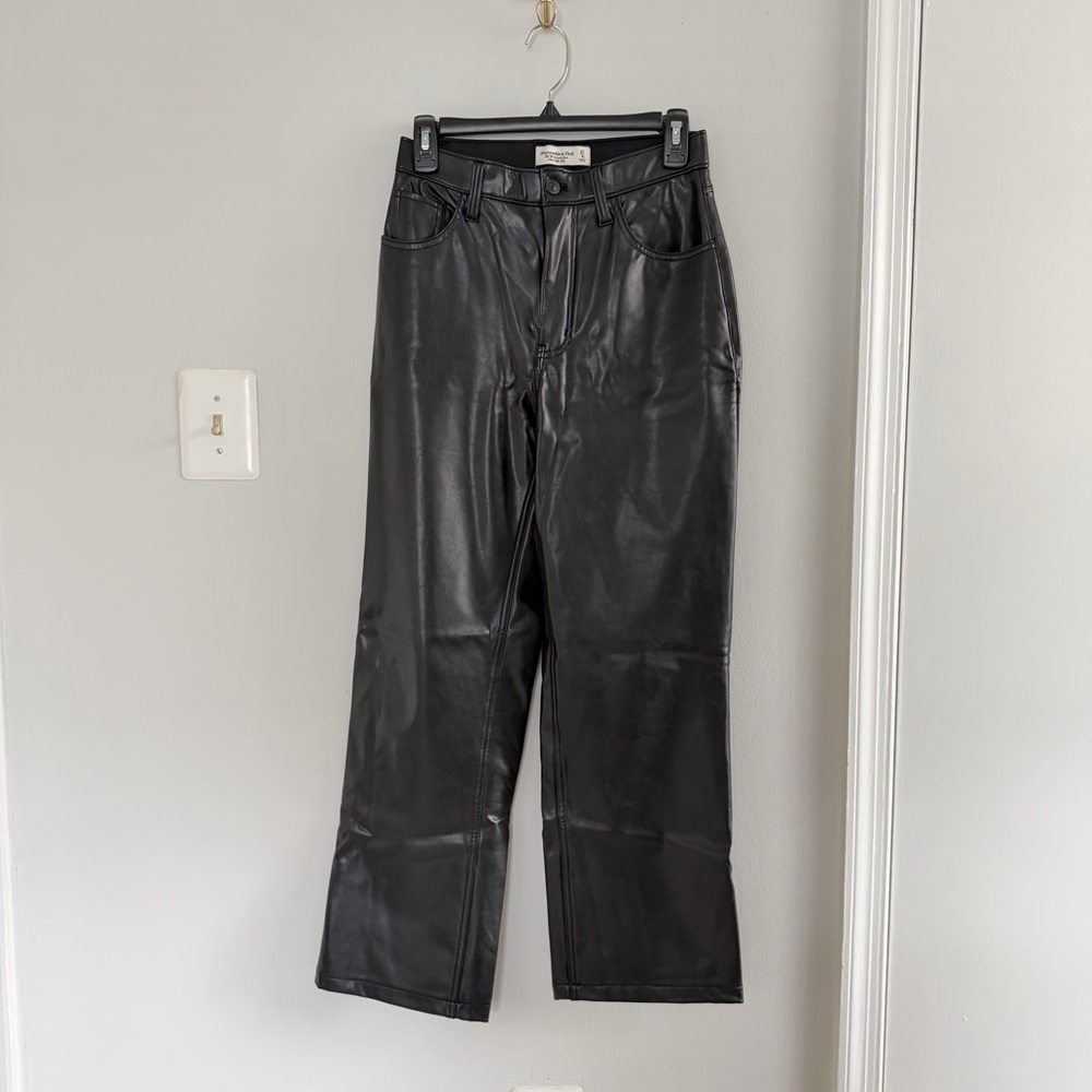 Abercrombie 90s Relaxed Black Faux Leather Pants Curve Love 27 SHORT